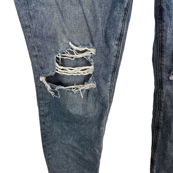 AMERICAN EAGLE MOM JEAN High Rise Waist Distressed Blue Jeans Ripped Holes sz 4 - Picture 4 of 16